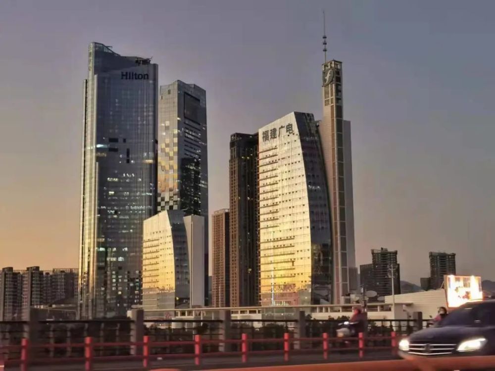 福建省广播影视集团是一个集广播,电视,电影,报刊杂志和新媒体网站为