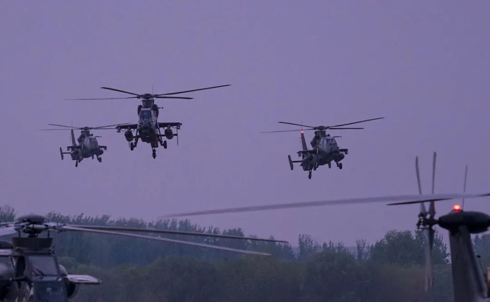 起飞！直击多机型直升机跨昼夜飞行训练