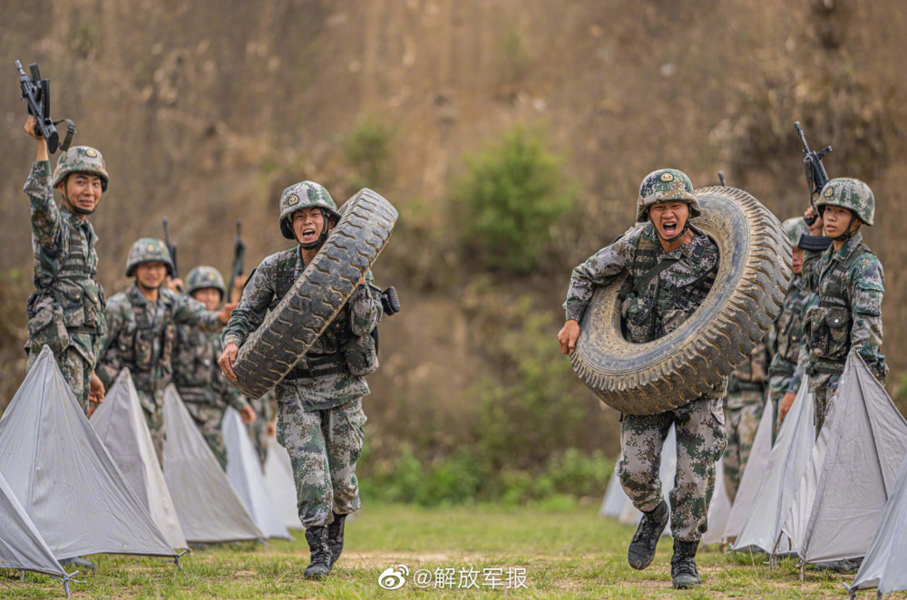 【忠诚维护核心矢志奋斗强军】陆军航空兵学院：空地融合教研训一体小学英语课