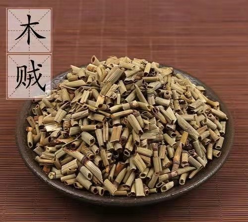 取中药木贼和香附各50克.加水3到5碗,然后一起来煮.