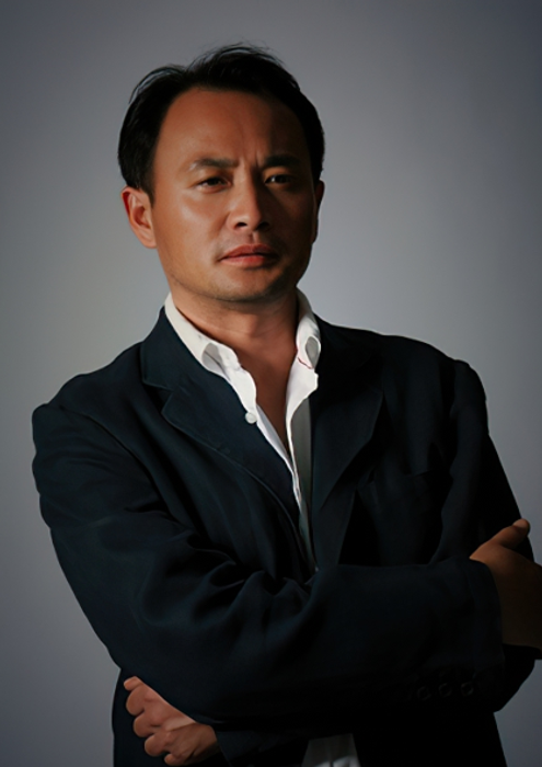 而身处纷纷扰扰的娱乐圈的丁志诚就用他的亲身经历演绎一段这样的真情