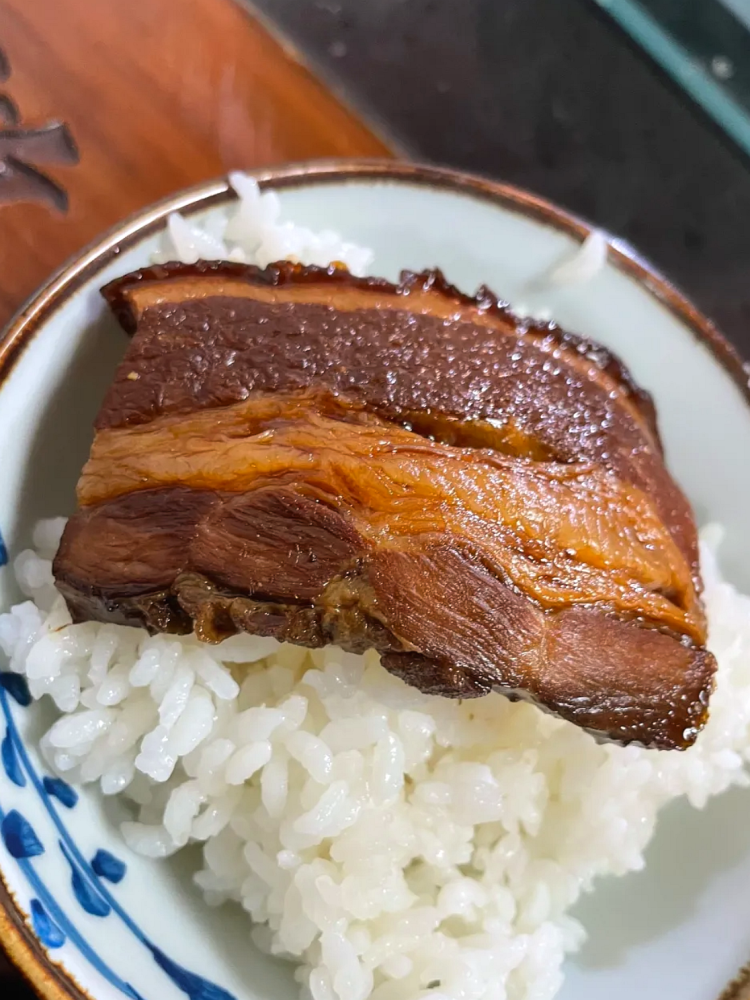 重庆80年代的老馆子,35年豆花饭,熟客:价格便宜,烧白安逸