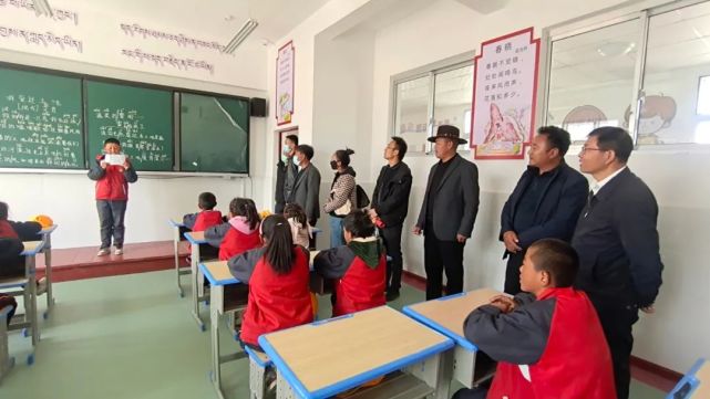 当雄县举行乡村复兴少年宫揭授牌仪式