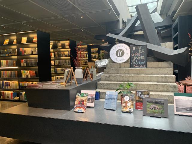 止间书店:在麓山南,与一代代麓山学子的青春记忆作伴