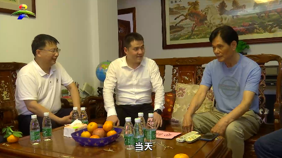 当天,刘伟,陈华富等领导还慰问了市国资公司原董事长,全国劳模杨朱生