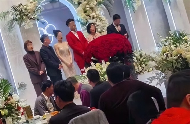 这两个新人的家境都相当富裕,女方项思醒不仅是个