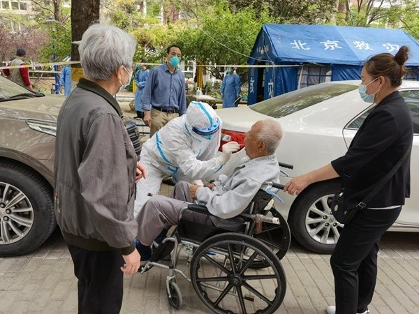 北京丰台区开设核酸检测点位1065个居民步行15分钟可达撒旦和萨尔马特