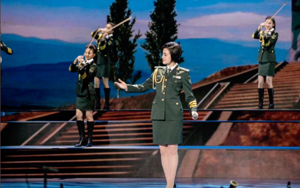 著名歌手白雪:生活的美好靠自己努力,离婚后带儿子再遇真爱
