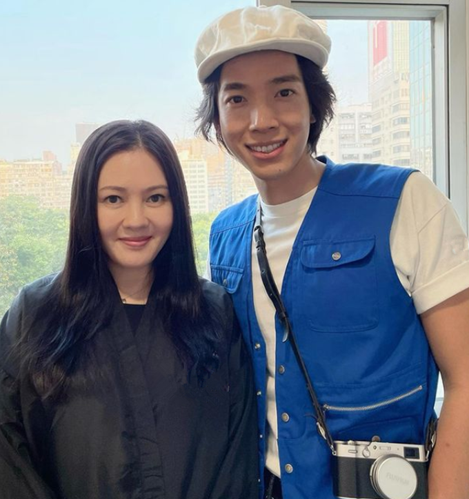 李丽珍女儿与富二代出游穿运动背心大秀身材24岁追求者不断