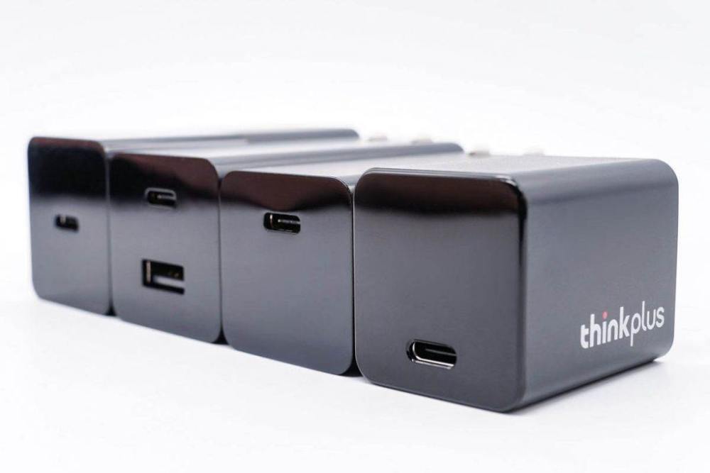 三星发布T7Shield便携式USB-CSSD更耐用