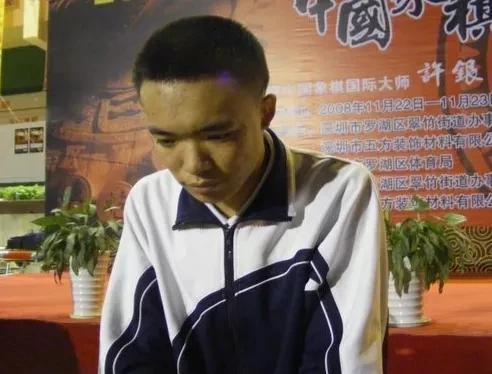 象棋界鮮明對比的兩個人曹巖磊和謝靖