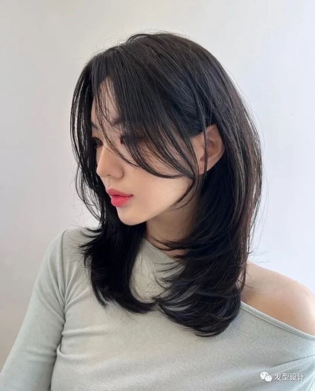 层次感中长发最简约的高级感