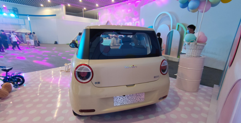 长安"糯玉米"亮相,颜值超宏光mini ev_腾讯新闻