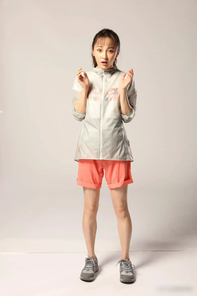 姚笛分享写真照,有网友在意她的身高,有网友留意她的坐姿_腾讯新闻