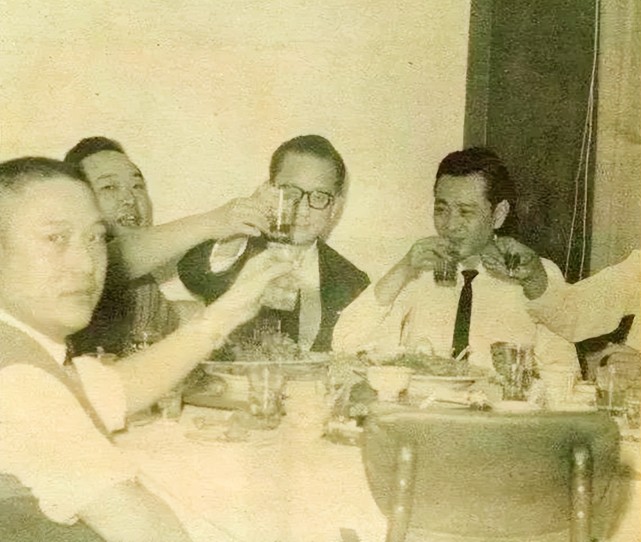 浑身刀疤一生风流宁死要喝酒古龙一生没离开过江湖女人酒