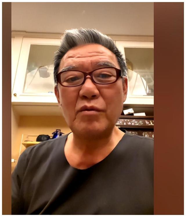 千万别说假话李立群在上海居家辟谣酱黑鸭实则没吃扔了