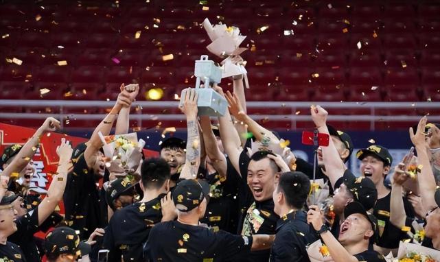 20212022赛季结束辽宁本钢获得cba总决赛冠军