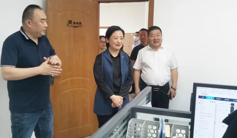陈剑一行先后到湖北广播电视台驻襄阳记者站,湖北日报驻襄阳记者站