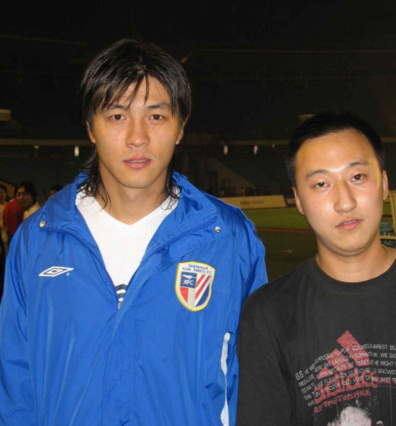 网友对着大张玉宁的儿子喊:这小东西吃海参吗?