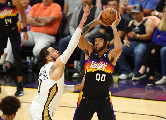 死亡隔扣英格拉姆!保罗一战触底反弹!无耻黑哨,裁判明帮太阳!