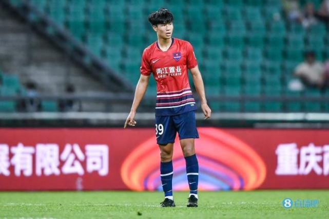 重庆两江竞技队后卫张翔,前锋邓佳星加盟江西北大门