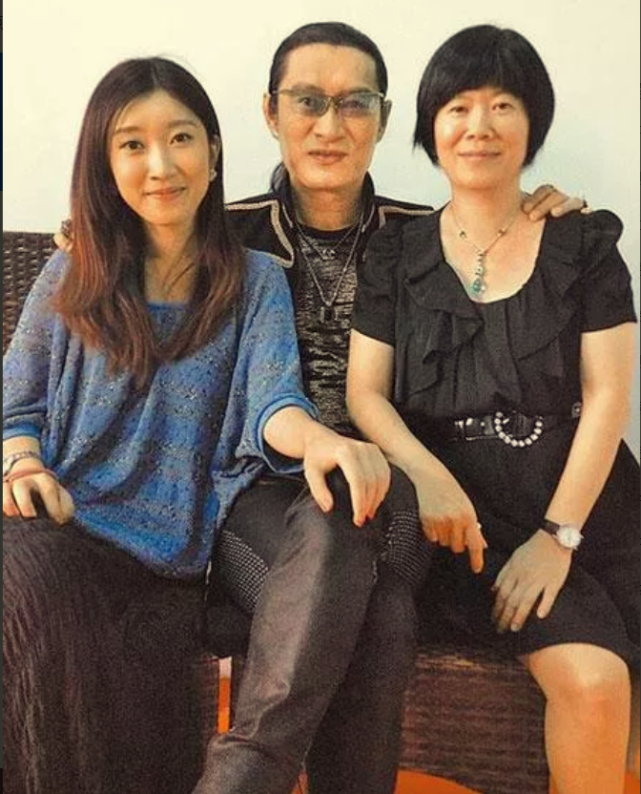 1993年黄安想跟妻子离婚妻子只说了一句话令黄安醒悟