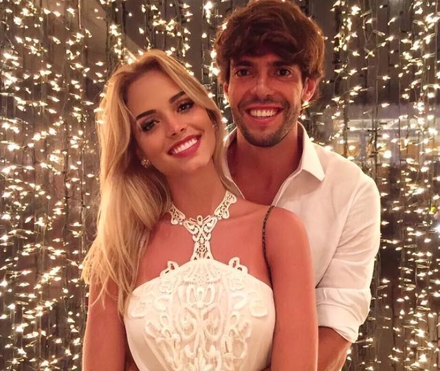 他认真对待自己每一任恋人,无论是初恋还是现任妻子,卡卡与他们在一起