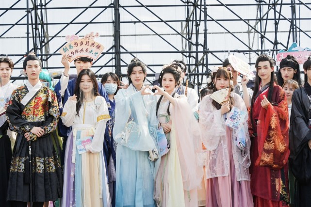 五一不离汉 武汉欢乐谷汉服潮音玩不停