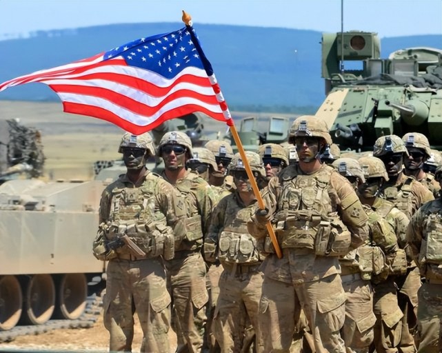 去年美国实际军费超8000亿,西方给中国多算800亿仍不够三千