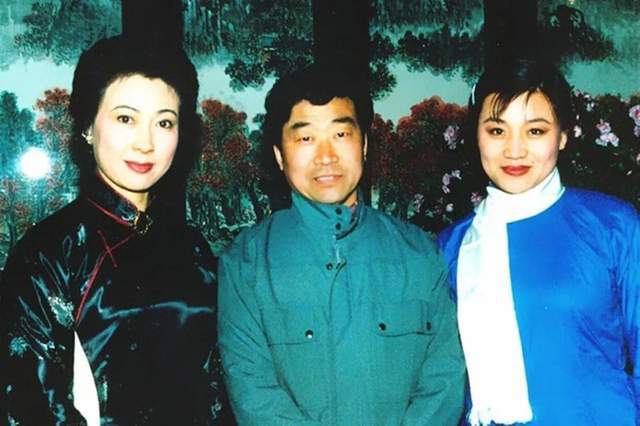 小香玉与王为念离婚18年后,嫁小5岁樊泽峰,40岁高龄产子也幸福