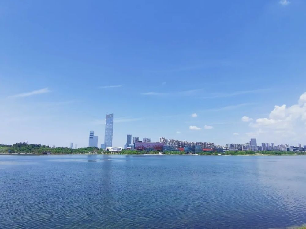 兴隆湖超千套房源来袭,看湖c位即将取证!_腾讯新闻