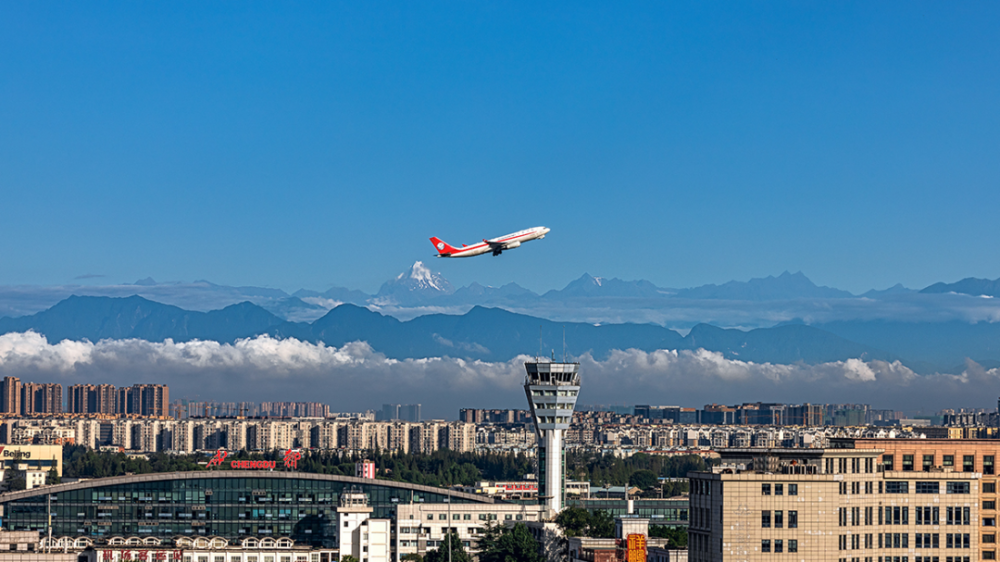 随着成都开启"两场一体"运营,双流机场停机位,空域时刻等资源将大量