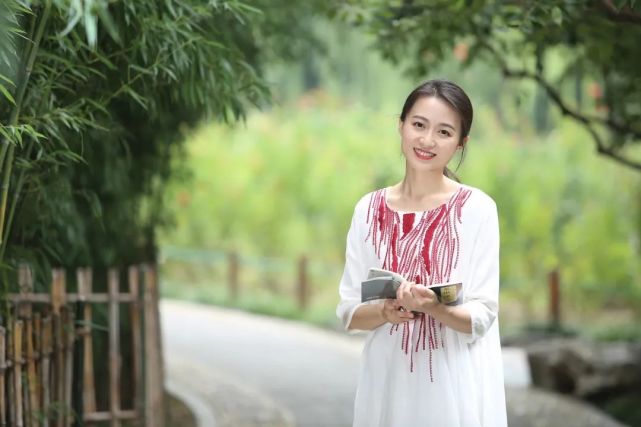 常言道,"侯门一入深如海,从此萧郎是路人",都说深宅大院,豪门贵族中