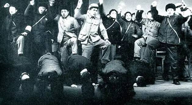 罗迺琼上书"一告何登九打着推翻军阀统治,打倒土豪劣绅的旗帜,拉起队
