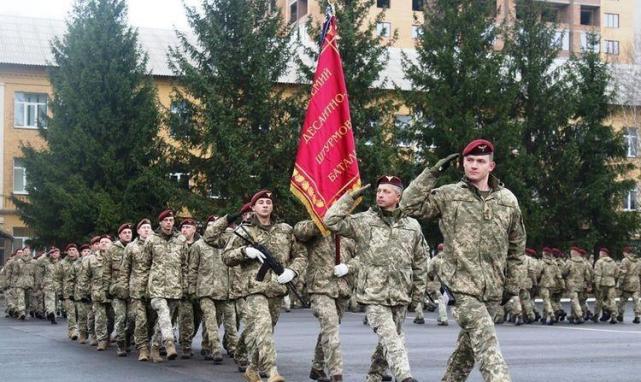 苏维埃成立后,军校一度被关闭,后又被改编为苏俄红军军官培训机构,其