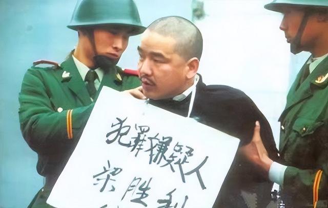 2001年河南最牛黑老大梁三作恶12年火烧胖东来被捕后下场如何