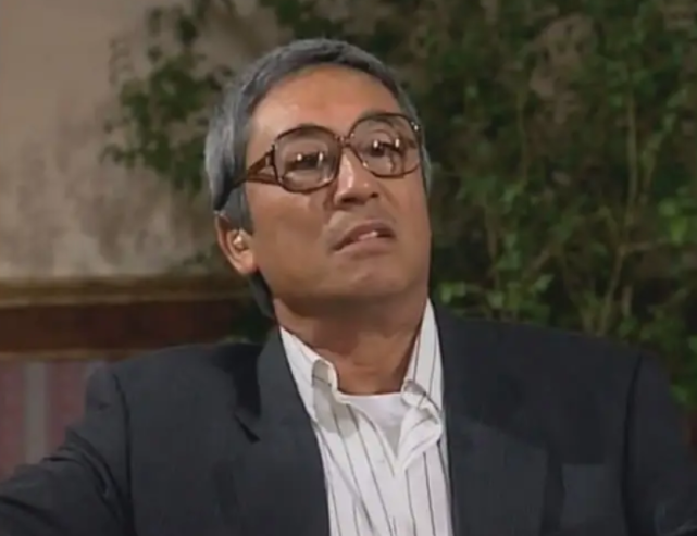 《我本善良》里的齐乔正,《纵横四海》里的养父,亦正亦邪的曾江,塑造