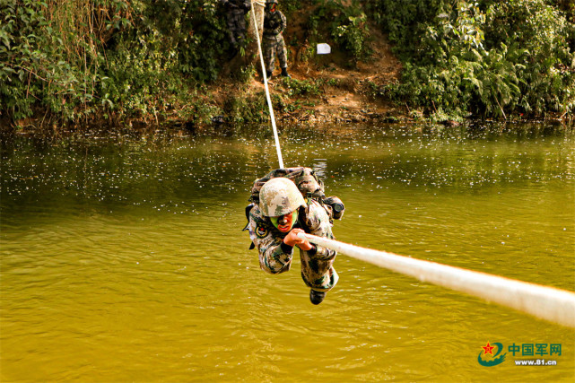 伪装,射击,武装泅渡……侦察分队淬火成钢砺精兵