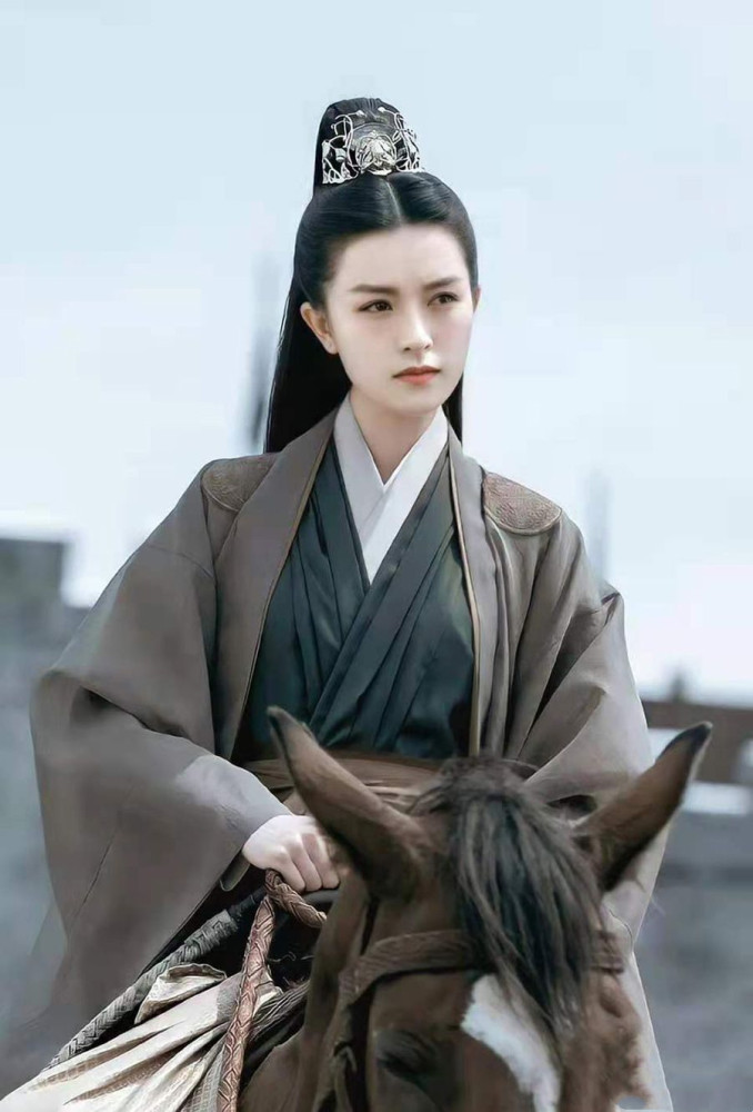 明明绝对大女主,偏偏被一群女配艳压,有人被七八个配角连番吊打_腾讯