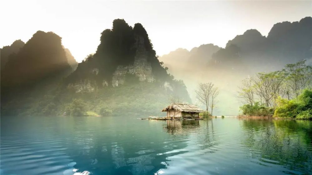 身处尘世不堪扰心系山水乐逍遥