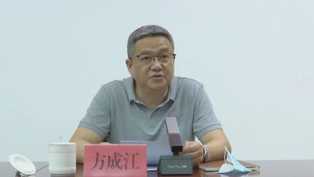 副县长方成江主持会议.会上,县卫健局解读了近期疫情防控政策.