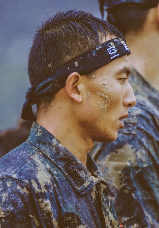 《真正男子汉》里的暖心班长王威:做潮牌 当主播 走大路