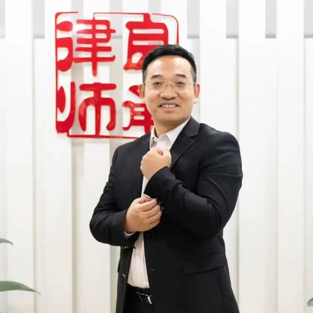 杨涛律师专注于刑事法律风险防控,刑事犯罪辩护,公司商事诉讼,消费者