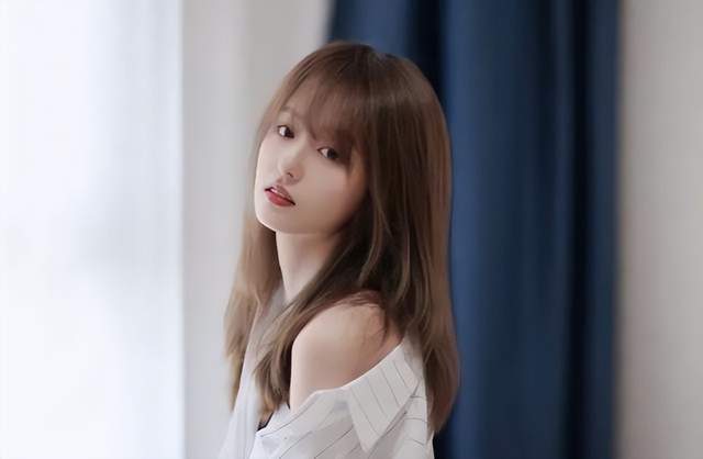 球迷调侃:长江以北,七姐最美