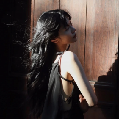 小清新女生头像唯美侧面,指尖砸碎的回忆插图2