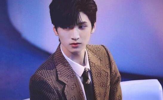 黄锐为什么要内涵严浩翔 他和李飞是什么关系