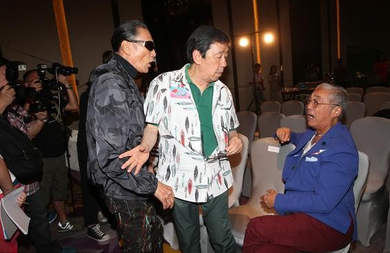 高群书悼念曾江,疑伤心醉酒重提谢贤掌掴曾江旧事:很恶心谢老头