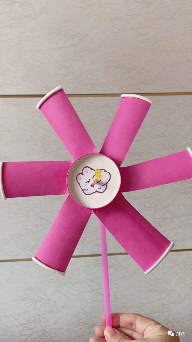 "手工制作"一个不太会转的纸杯风车!_腾讯新闻