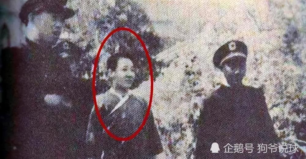 1948年川岛芳子在北平被处决死后手中紧握着一首绝命诗