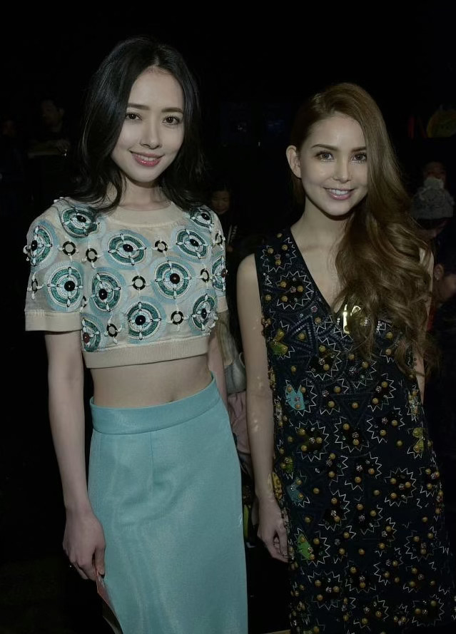 昆凌和郭碧婷相差十岁却看不出年纪差